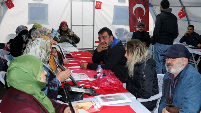 Sanatçılardan Diyarbakır annelerine destek